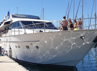 YACHT « ZOE »