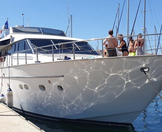 YACHT « ZOE »