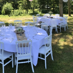 Tables et chaises de réception