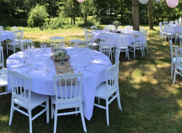 Tables et chaises de réception